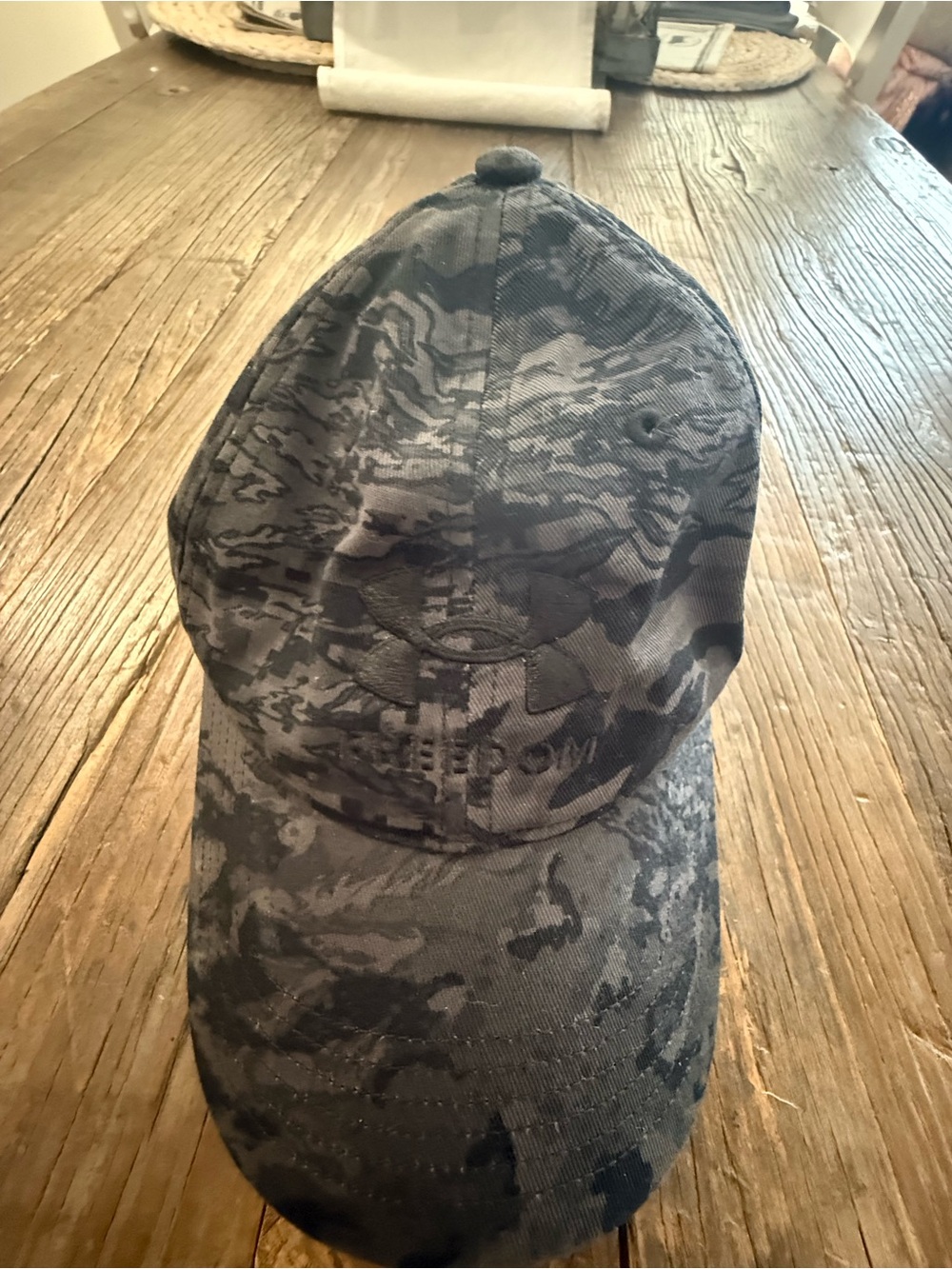 Under Armour Men's Gray/Black Camo Performance Hat